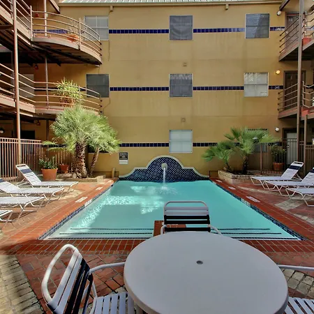 8 Bedroom Downtown Condo By Austinstays